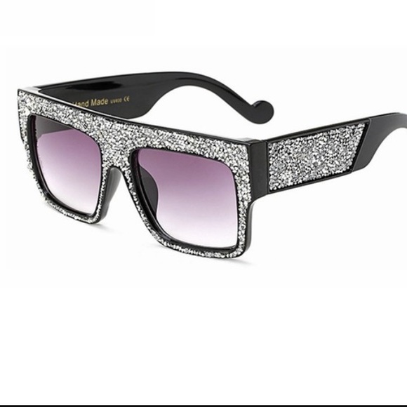 SALE🔥🔥🔥🔥Luxury Crystal Sunglasses 😎 - Picture 3 of 6